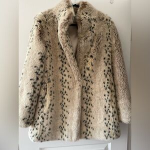 Chic Faux Fur Teddy Jacket in Cream and Black